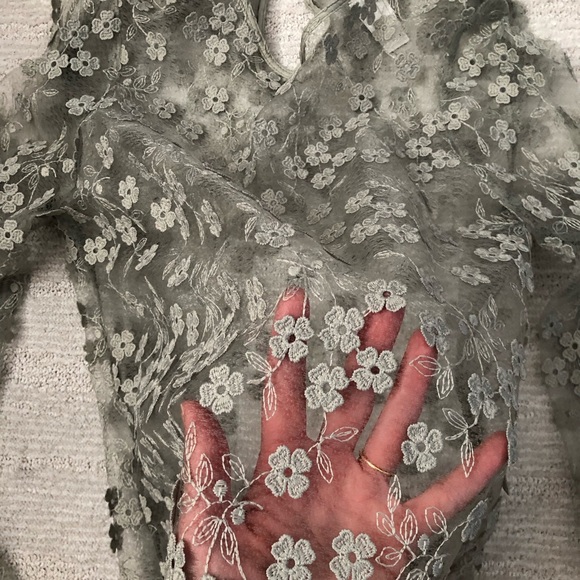 H&M Sage green sheer top with floral appliqués and flare sleeves size 4 NWT - Picture 3 of 5